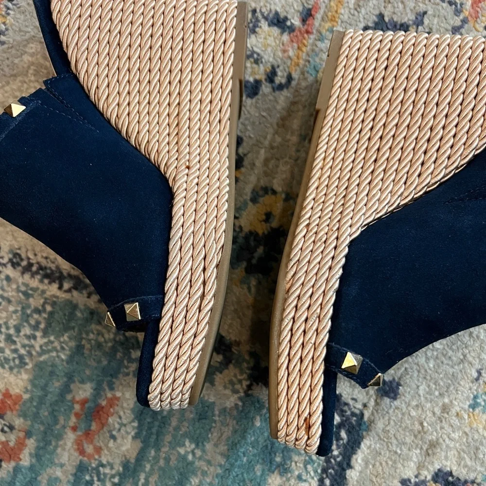 Marc Fisher Zyme2 blue Leather platform wedge sandal gold-tone studs Women’s‎ 8